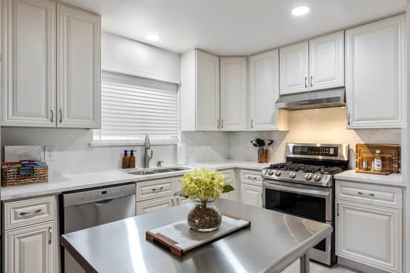 Modern Living | Vaulted Ceilings | Curated Library